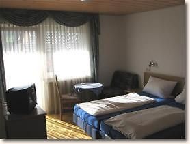 Отель Frankischer Landgasthof Uettingen Номер фото